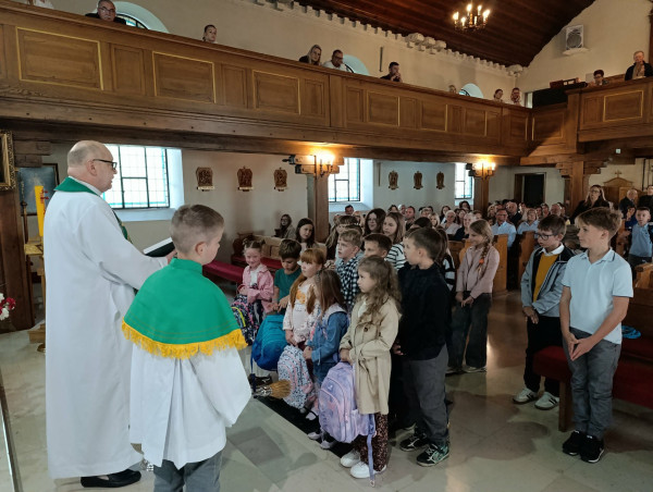 Błogosławieństwo dzieci rozpoczynających rok szkolny.